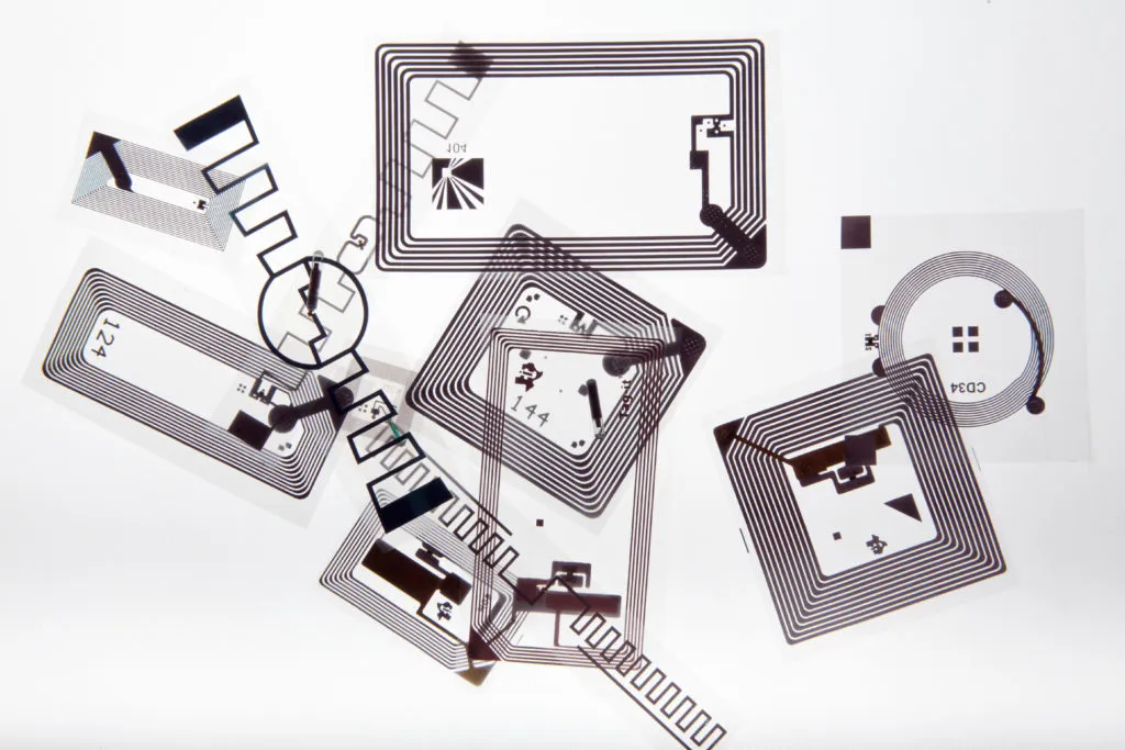 Choosing RFID vs Barcode for asset tracking system